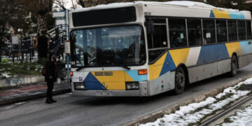 Alldaynews.gr Τροχαίο στη Βασιλίσσης Σοφίας: Λεωφορείο έπεσε πάνω σε ΙΧ – 10 τραυματίες