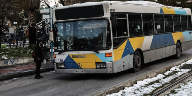 Alldaynews.gr Τροχαίο στη Βασιλίσσης Σοφίας: Λεωφορείο έπεσε πάνω σε ΙΧ – 10 τραυματίες