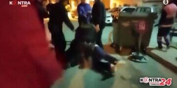 Alldaynews.gr Σκληρές εικόνες με επιχειρηματία να του κάνουν έξωση αστυνομικοί: «Αλήτες, μην βαράτε», φώναζε ο κόσμος (video)