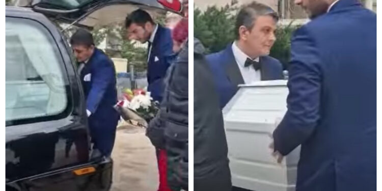 Alldaynews.gr «Άννα σ’αγαπώ, ξύπνα»: Η Τραγική Ειρωνεία-Ράγισαν καρδιές στην κηδεία του 2,5 ετών κοριτσιού