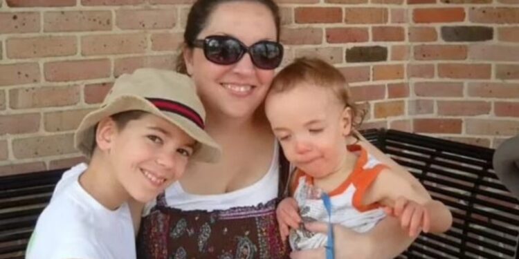 Ανατρίχιασαν οι αστυνομικοί με το θέαμα: Σκότωσε τη σύζυγο, τα 2 παιδιά τους, πήρε ένα τηλέφωνο κι αυτoκτόvησε (φωτο, vids)