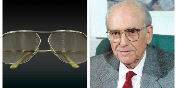 Alldaynews.gr Τα γυαλιά του Ανδρέα Παπανδρέου στο «σφυρί» 27 χρόνια μετά το θάνατό του