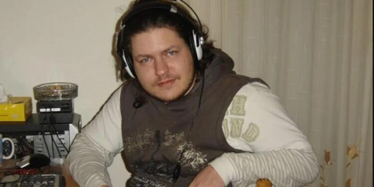 Alldaynews.gr Έθαψαν τον γιο τους στο χωράφι: Η δολοφονία που συντάραξε το πανελλήνιο – Μητέρα και πατριός στραγγάλισαν τον 23χρονο