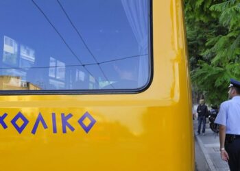 Βούλα-Πριν Λίγο: Τροχαίο με σχολικό λεωφορείο