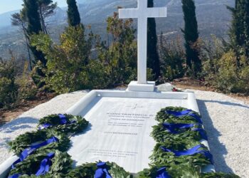 Alldaynews.gr «Βασιλεύς των Ελλήνων και Ολυμπιονίκης» γράφει η επιγραφή του μνήματος του Κωνσταντίνου στο Τατόι