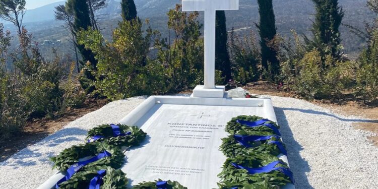 Alldaynews.gr «Βασιλεύς των Ελλήνων και Ολυμπιονίκης» γράφει η επιγραφή του μνήματος του Κωνσταντίνου στο Τατόι