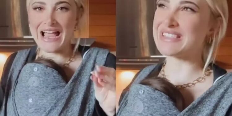 Ξέφυγε η Ιωάννα Τούνη: «Μπορώ να ρίξω μία χλέπα στην οθόνη;» – Έξαλλη με τα αρνητικά σχόλια για το μωρό