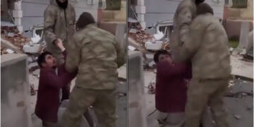 Τουρκία: Πολίτες έπιασαν άνδρα που έκανε πλιάτσικο στα συντρίμμια και τον πλάκωσαν στο ξύλο (video)