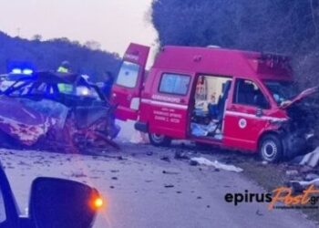 Alldaynews.gr Θρήνος στα Ιωάννινα: Δύο νεκροί μετά από σύγκρουση ασθενοφόρου με αυτοκίνητο (φωτο)