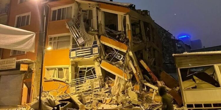 Alldaynews.gr Τρομακτικός σεισμός 7,8 Ρίχτερ στην Τουρκία, αισθητός έως Συρία και Λίβανο – 200 νεκροί, πολλοί εγκλωβισμένοι