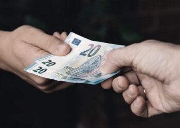 Ανοιχτοχέρης: «Δίνω 52 ευρώ διατροφή στην πρώην γυναίκα μου και πολλά της είναι. Παιδιά δεν ήθελε; Ας πληρώσει»