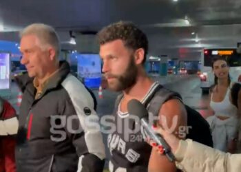 Ο Σχίζας έφτασε και έμαθε για τα Τέμπη: «Πληροφορήθηκα πως στην Ελλάδα συμβαίνει κάτι πολύ σοβαρό» (video)