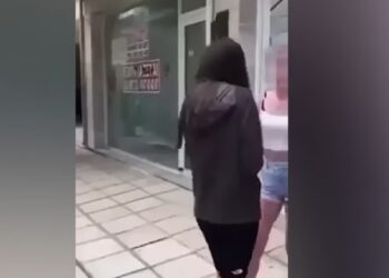 «Την χτύπησε και τής είπε ‘’τώρα πάνε στη μάνα σου, έχω και καλό δικηγόρο’’» λέει ο πατέρας της 14χρονης