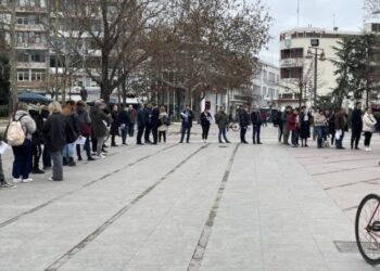 Τραγωδία στα Τέμπη: Έκτακτη αιμοδοσία στη Λάρισα, έδωσε αίμα και ο Αλέξης Τσίπρας (vids)