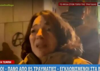 Σύγκρουση τρένων στα Τέμπη: «Βλέπουμε μπροστά στα μάτια μας να μετακινούν ανθρώπινα μέλη μέσα σε μαύρες σακούλες» (vids)