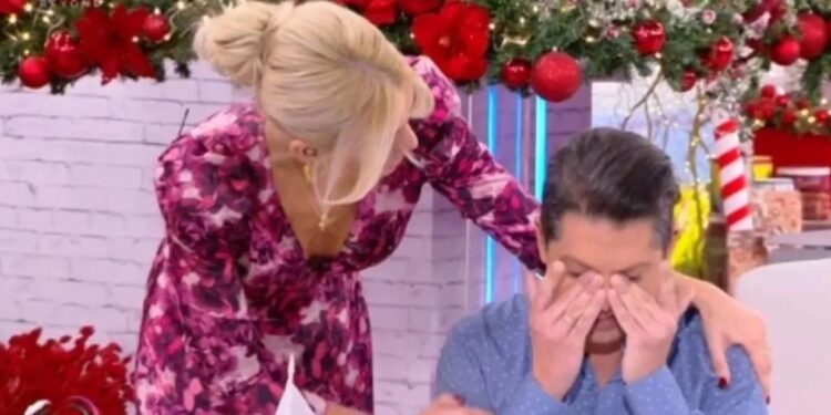 Τέμπη: Αποχώρησε κλαίγοντας ο Γιάννης Πουλόπουλος με την κραυγή της μάνας – Έχει χάσει τον αδελφό του σε τροχαίο