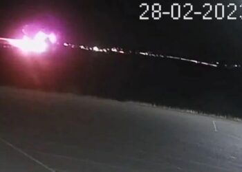 Τέμπη: Η στιγμή της τρομακτικής μετωπικής σύγκρουσης των δύο τρένων – Δείτε το απίστευτο βίντεο