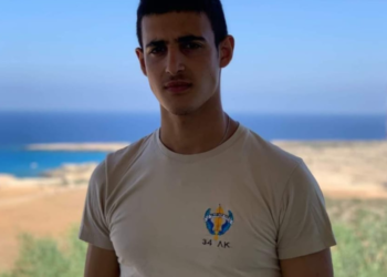 Τέμπη–Ραγίζει καρδιές ο πατέρας του Κυπριανού: «Έφεραν το σώμα του στην Κύπρο και άνοιξα τη σακούλα, το περιποιήθηκα μαζί με τα αδέλφια του»