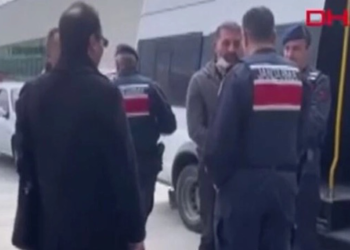 Σύγκρουση τρένων στη Λάρισα: Εκδόθηκε από την Τουρκία στην Ελλάδα ο πατέρας του νεκρού μηχανοδηγού