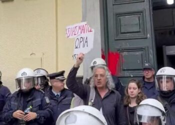 Αφού «σάπισαν» τον Βασίλη Μάγγο, είπαν να χτυπήσουν και τον πατέρα του… (video)