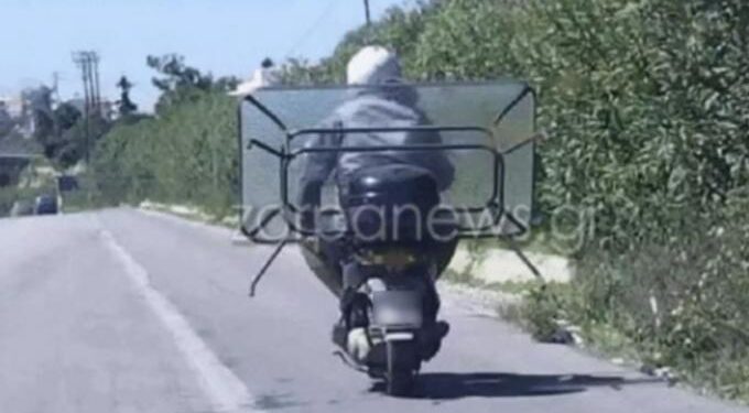 Alldaynews.gr Ο Χάρος βγήκε παγιανιά: Καβάλησε το μηχανάκι και βγήκε στην Εθνική μεταφέροντας γυάλινο τραπέζι (φωτο, video)