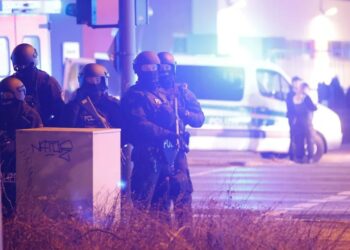 Σφαγή στο Αμβούργο: Τουλάχιστον 7 νεκροί από πυροβολισμούς σε εκκλησία – Κυνηγητό για τους δράστες (φωτο, video)