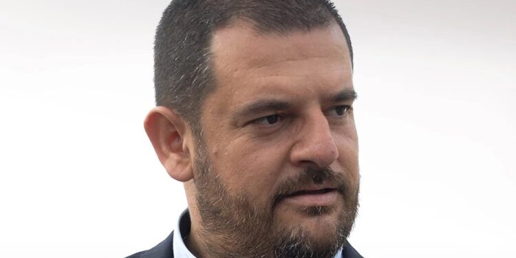 Alldaynews.gr Άγριος ξυλοδαρμός του Χρήστου Ρήγα της Χρυσής Αυγής από αναρχικούς στην Κυψέλη