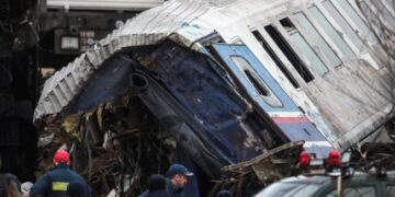 Alldaynews.gr Φρίκη στα Τέμπη:  Επτά απανθρακωμένες σοροί βρέθηκαν στο βαγόνι-εστιατόριο – «Οι λαμαρίνες έκοβαν σαν λεπίδες»