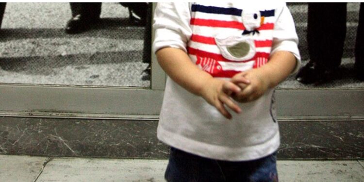 Ασύλληπτη Τραγωδία: Νεκρό 3χρονο παιδί από χλοοκοπτικό που οδηγούσε ο πατέρας του