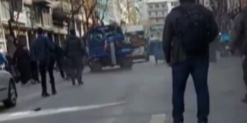 Alldaynews.gr Παραλίγο να Σκοτώσει κόσμο: Ποιος είναι ο οδηγός του Αστυνομικού γερανού – «Αν σταματούσα θα με έκαιγαν ζωντανό»