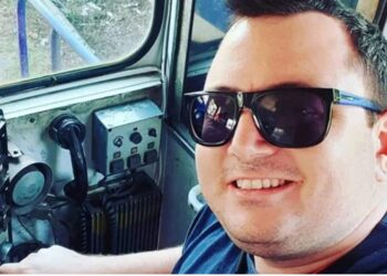 Τέμπη: «Παναγιά μου, το παιδί μου» – Έτσι έμαθε ο πατέρας μηχανοδηγού Σπύρου Βούλγαρη για την τραγωδία