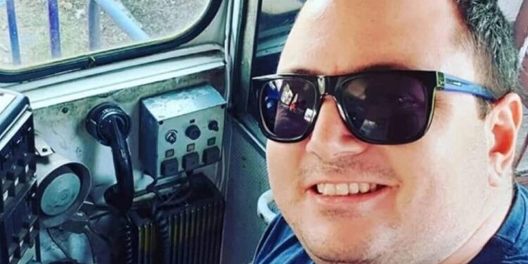 Alldaynews.gr Τέμπη: «Παναγιά μου, το παιδί μου» – Έτσι έμαθε ο πατέρας μηχανοδηγού Σπύρου Βούλγαρη για την τραγωδία
