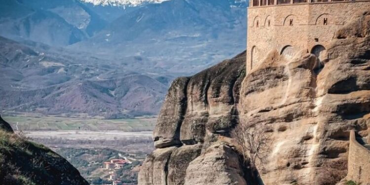 Alldaynews.gr Σοκαριστική Αυτοκτονία 35χρονου: ”Βουτιά Θανάτου” με την μηχανή του στα Μετέωρα