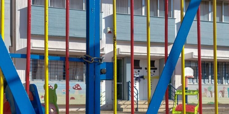 Alldaynews.gr Παραλίγο Τραγωδία: 8χρονο παιδί Ακρωτηριάστηκε σε σχολείο