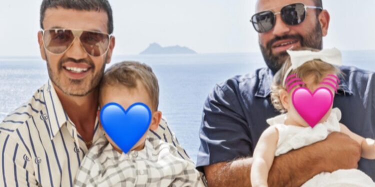 Alldaynews.gr Παντελής Τουτουντζής: «Mας έχουν διώξει από μαγαζί γιατί με πήρε αγκαλιά ο σύντροφός μου»
