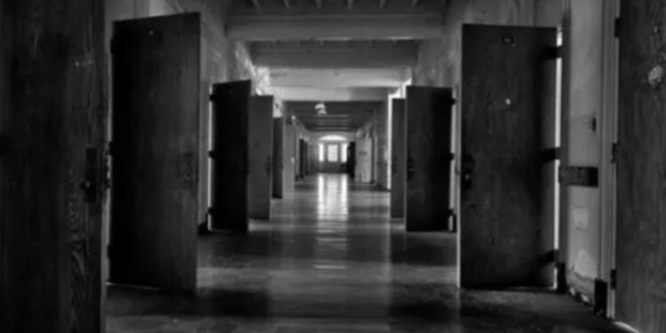 Alldaynews.gr Στο Ψυχιατρείο γνωστή ηθοποιός-Γυρνούσε γυμνή στους δρόμους