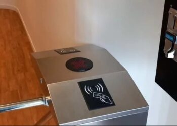 Πάτρα: Πληρώνουν για να πάνε τουαλέτα στον ναό του Αγίου Ανδρέα