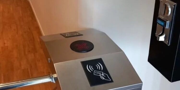 Alldaynews.gr Πάτρα: Πληρώνουν για να πάνε τουαλέτα στον ναό του Αγίου Ανδρέα