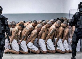 «Δεν θα γυρίσουν ποτέ στην κοινωνία»: Οι συνθήκες κράτησης στη φυλακή-φρούριο του Ελ Σαλβαδόρ