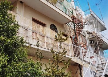 Φρικτό Γεγονός-Πατέρας στο Νέο Ψυχικό κλείδωσε το 7χρονο παιδί του στο σπίτι και εξαφανίστηκε – Οι γείτονες άκουσαν τα κλάματα