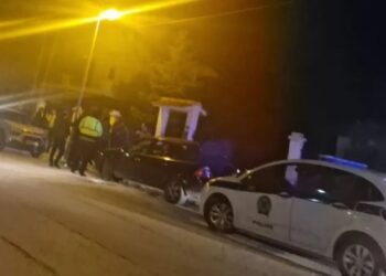 Θρίλερ στη Θεσσαλονίκη: Απόστρατος κλειδώθηκε στο ΙΧ με δύο παιδιά 2,5 ετών και άνοιξε φιάλες υγραερίου