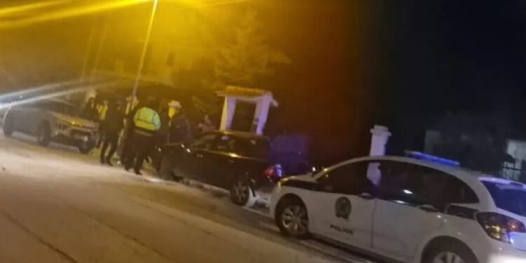 Alldaynews.gr Θρίλερ στη Θεσσαλονίκη: Απόστρατος κλειδώθηκε στο ΙΧ με δύο παιδιά 2,5 ετών και άνοιξε φιάλες υγραερίου