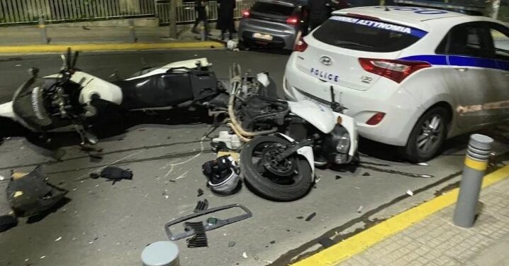 Παραλίγο Τραγωδία στον Άλιμο: Αυτοκίνητο έπεσε σαν βολίδα πάνω σε περιπολικό και μηχανές της ΔΙ.ΑΣ. – Συγκλονίζουν οι εικόνες