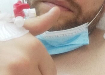 Σοκ: Στο Νοσοκομείο γνωστός Έλληνας Τραγουδιστής-«Να με έχετε στην προσευχή σας… η ζωή είναι μικρή, δεν ξέρεις τι σου ξημερώνει »