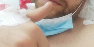 Σοκ: Στο Νοσοκομείο γνωστός Έλληνας Τραγουδιστής-«Να με έχετε στην προσευχή σας… η ζωή είναι μικρή, δεν ξέρεις τι σου ξημερώνει »