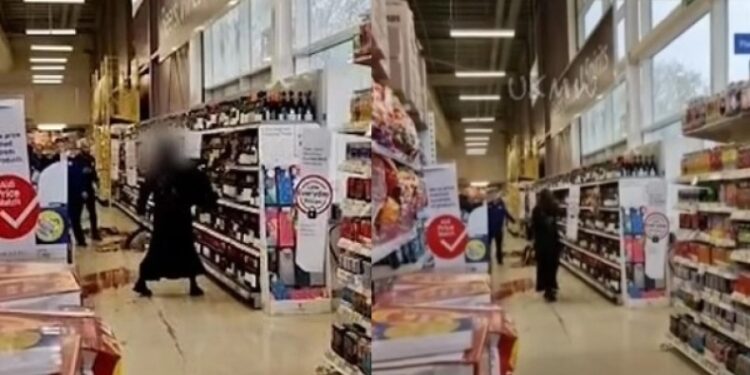 Alldaynews.gr Γυαλιά καρφιά σε γνωστό Σούπερ Μάρκετ: Σε αμόκ άρχισε να σπάει ότι βρίσκει μπροστά της με την βοήθεια ενός τηγανιού (video)