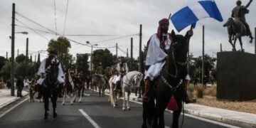 Alldaynews.gr Κόπηκαν τα άλογα από την παρέλαση: Είχαν κάνει και πρόβες (video)