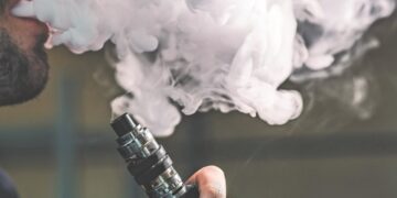 Alldaynews.gr Άγριο Έγκλημα:  32χρονος μαχαίρωσε μέχρι θανάτου 37χρονο επειδή του ζήτησε να μην ατμίζει