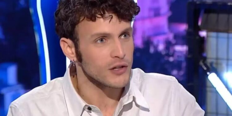 Alldaynews.gr Γιώργος Μπένος: «Ντράπηκα να το πω στους γονείς μου, το ξεπέρασα επειδή μίλησα με την αδερφή μου – Το πήρα πολύ βαριά γύρω στα 15»