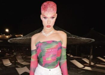 «Έχεις έρθει για να γίνεις περίγελος; Δεν είσαι γυναίκα!»: Ο Θέμης Κανέλλος για την επίθεση που δέχτηκε από πασίγνωστη τραγουδίστρια (video)